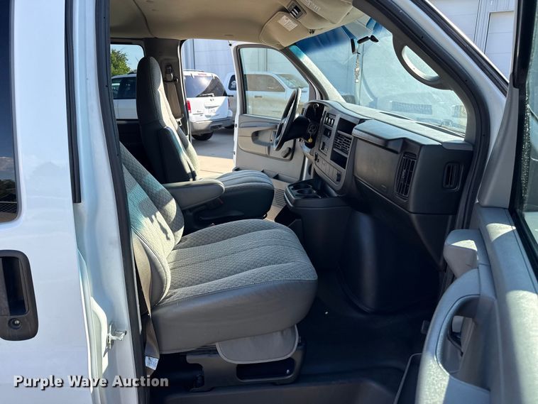 image for item FB6765 2008 Chevrolet Express 1500 van