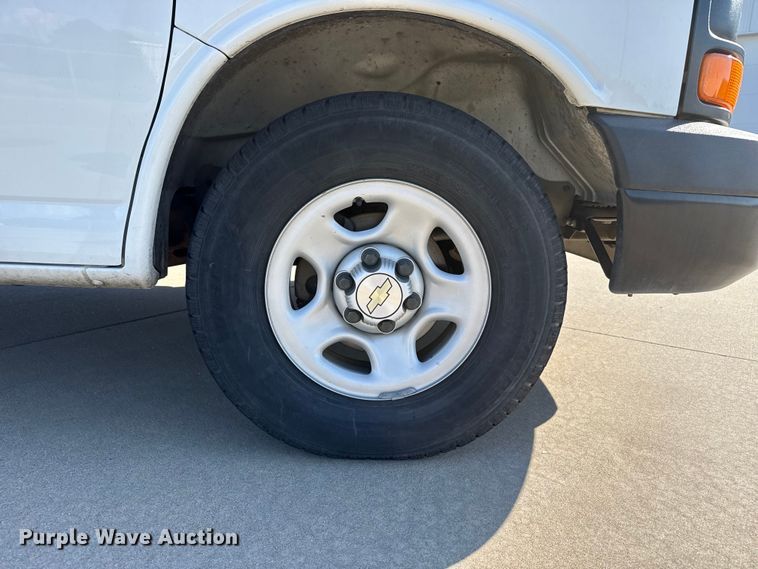 image for item FB6765 2008 Chevrolet Express 1500 van