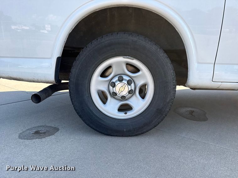 image for item FB6765 2008 Chevrolet Express 1500 van