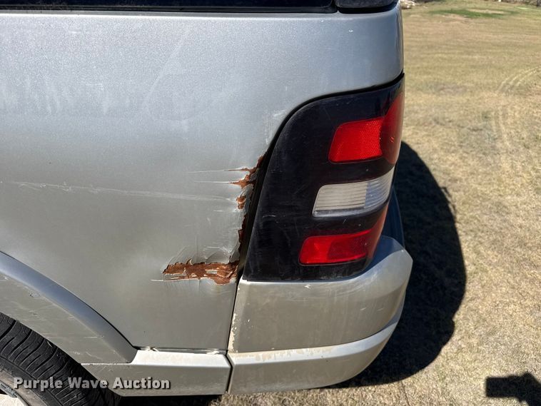 image for item FB6772 2010 Ford Explorer XLT SUV