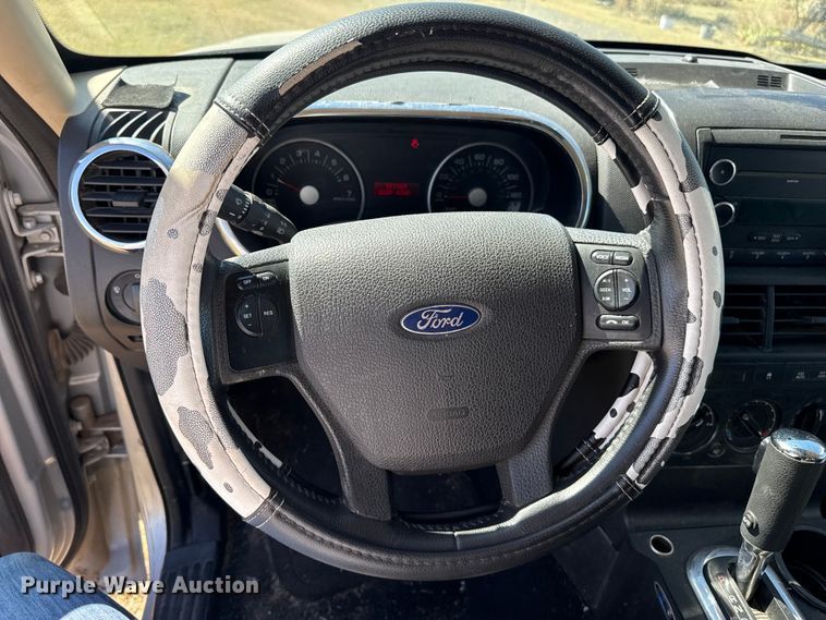 image for item FB6772 2010 Ford Explorer XLT SUV