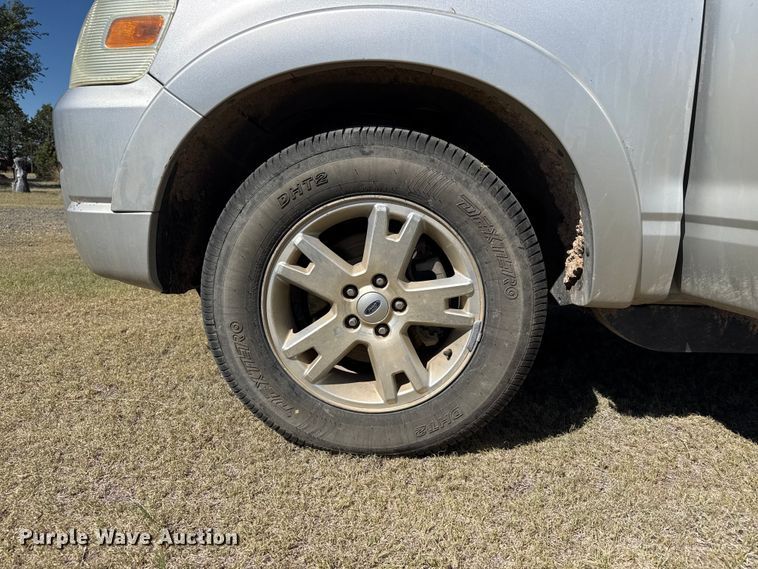 image for item FB6772 2010 Ford Explorer XLT SUV