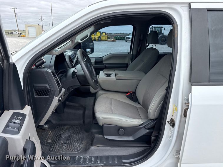 image for item FB6781 2020 Ford F250 Super Duty Crew Cab pickup truck
