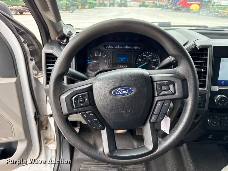 image for item FB6781 2020 Ford F250 Super Duty Crew Cab pickup truck