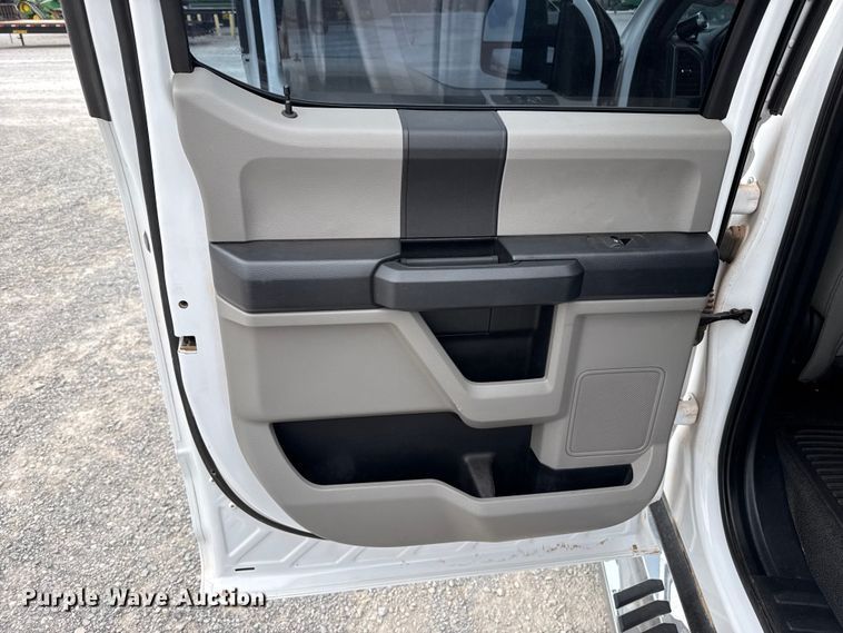 image for item FB6781 2020 Ford F250 Super Duty Crew Cab pickup truck