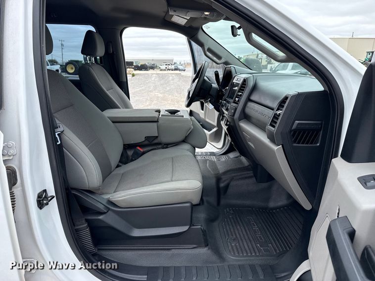 image for item FB6781 2020 Ford F250 Super Duty Crew Cab pickup truck