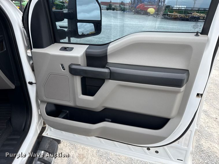 image for item FB6781 2020 Ford F250 Super Duty Crew Cab pickup truck