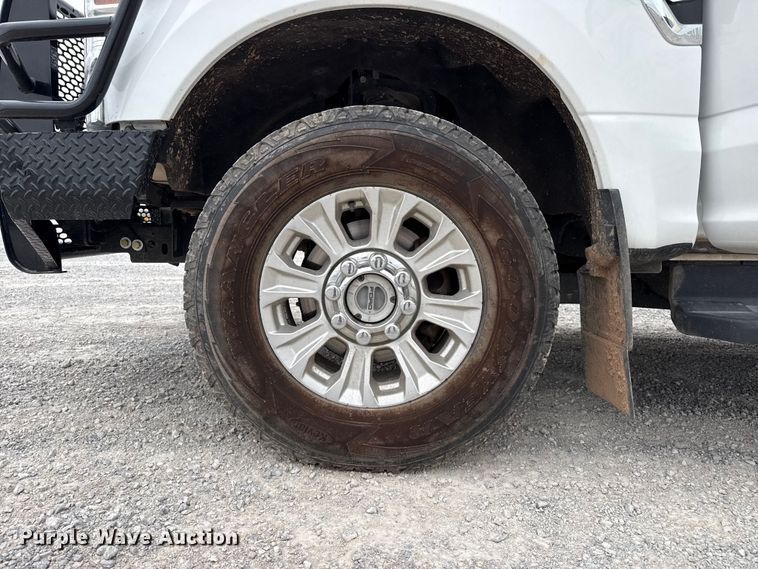 image for item FB6781 2020 Ford F250 Super Duty Crew Cab pickup truck