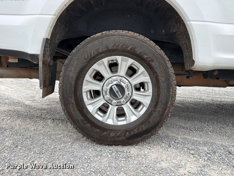 image for item FB6781 2020 Ford F250 Super Duty Crew Cab pickup truck