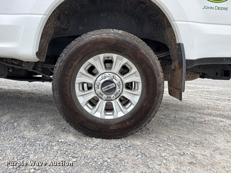 image for item FB6781 2020 Ford F250 Super Duty Crew Cab pickup truck