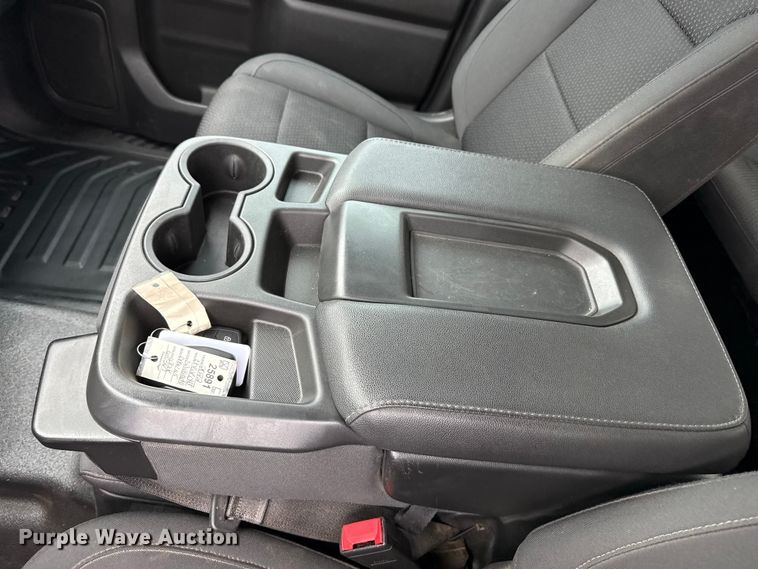 image for item FB6782 2022 Chevrolet Silverado 1500 Crew Cab pickup truck