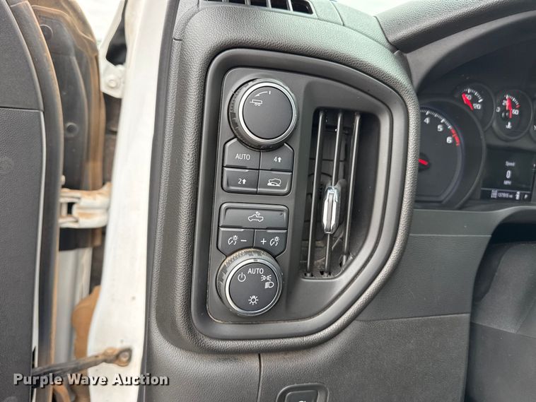 image for item FB6782 2022 Chevrolet Silverado 1500 Crew Cab pickup truck