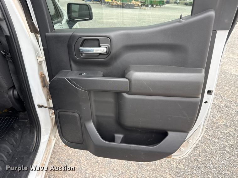 image for item FB6782 2022 Chevrolet Silverado 1500 Crew Cab pickup truck