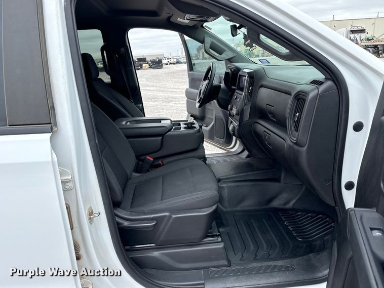 image for item FB6782 2022 Chevrolet Silverado 1500 Crew Cab pickup truck