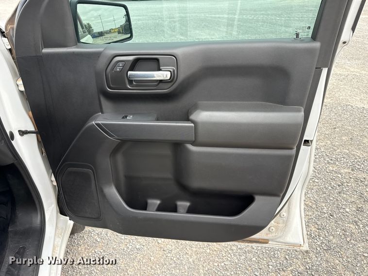 image for item FB6782 2022 Chevrolet Silverado 1500 Crew Cab pickup truck