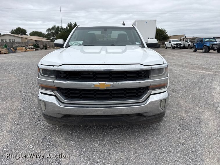image for item FB6783 2017 Chevrolet Silverado 1500 Crew Cab pickup truck