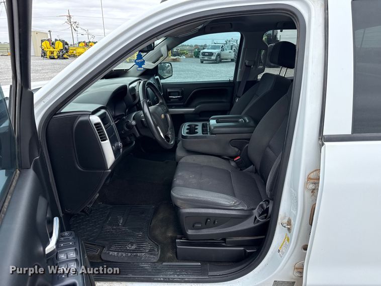 image for item FB6783 2017 Chevrolet Silverado 1500 Crew Cab pickup truck
