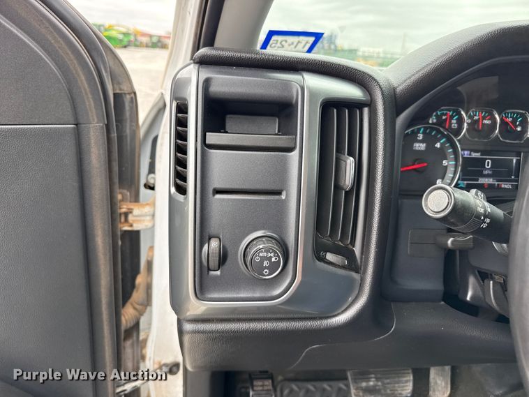 image for item FB6783 2017 Chevrolet Silverado 1500 Crew Cab pickup truck