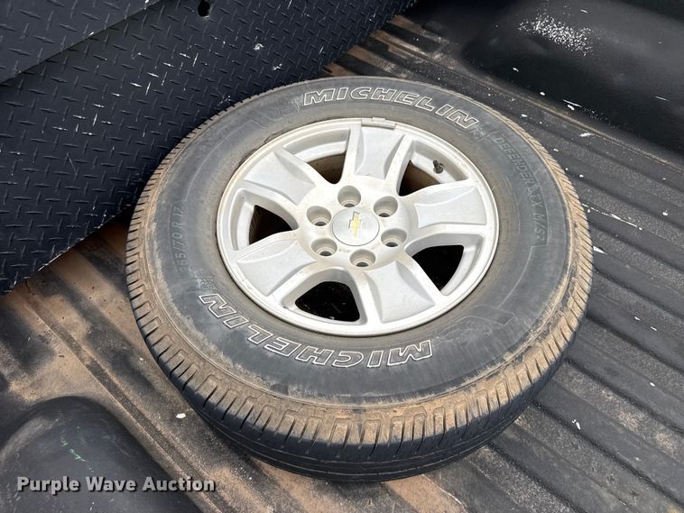 image for item FB6783 2017 Chevrolet Silverado 1500 Crew Cab pickup truck
