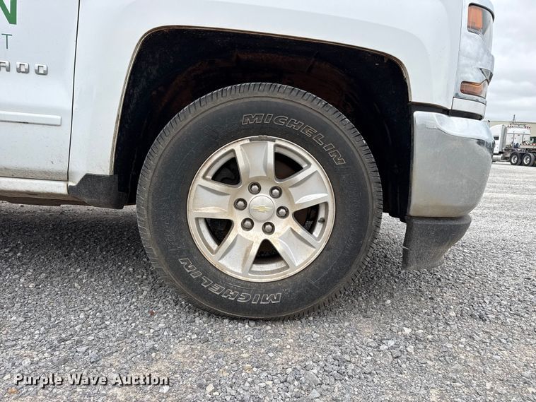 image for item FB6783 2017 Chevrolet Silverado 1500 Crew Cab pickup truck
