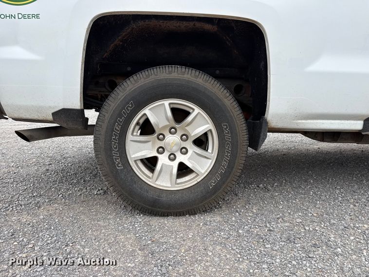 image for item FB6783 2017 Chevrolet Silverado 1500 Crew Cab pickup truck