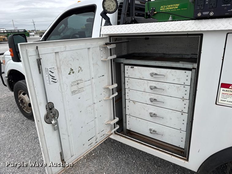 image for item FB6784 2015 Ford F350 Super Duty utility bed pickup truck