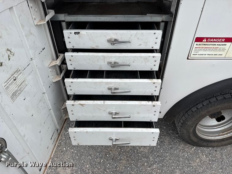 image for item FB6784 2015 Ford F350 Super Duty utility bed pickup truck