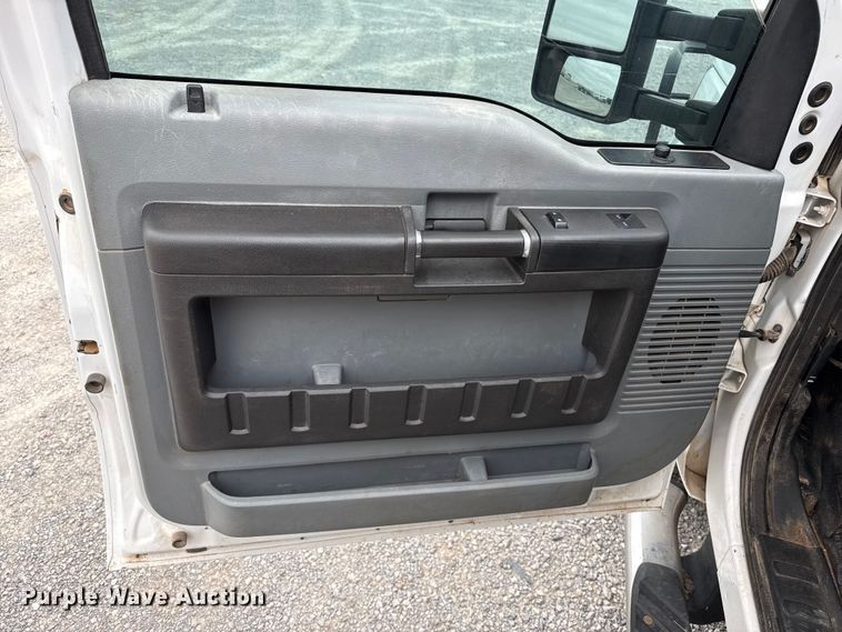 image for item FB6784 2015 Ford F350 Super Duty utility bed pickup truck
