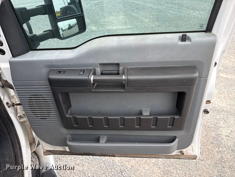image for item FB6784 2015 Ford F350 Super Duty utility bed pickup truck