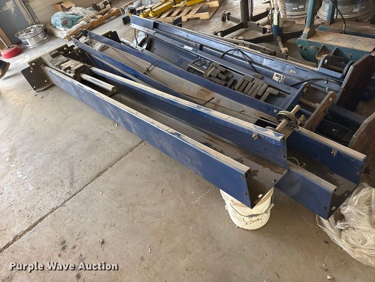 image for item FB6826 Challenger automotive lift