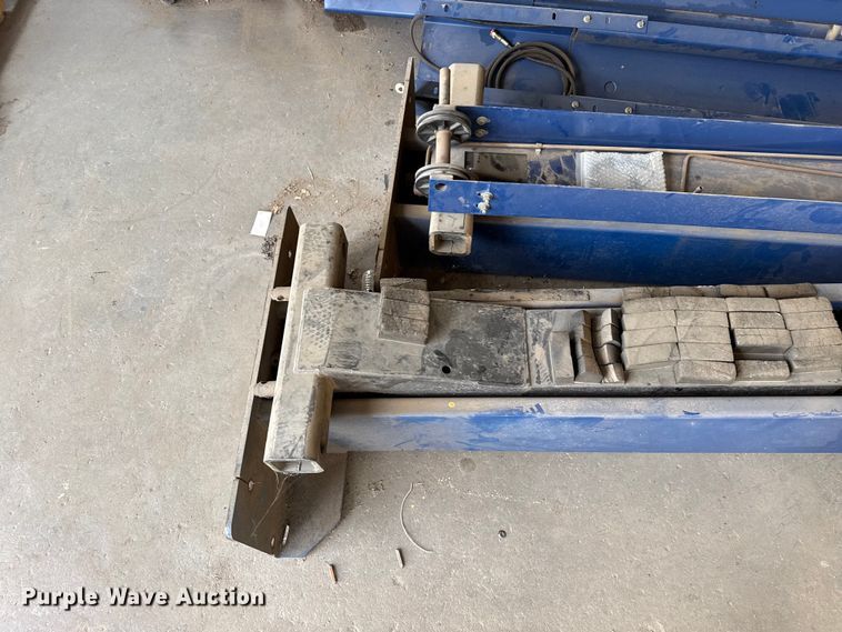 image for item FB6826 Challenger automotive lift