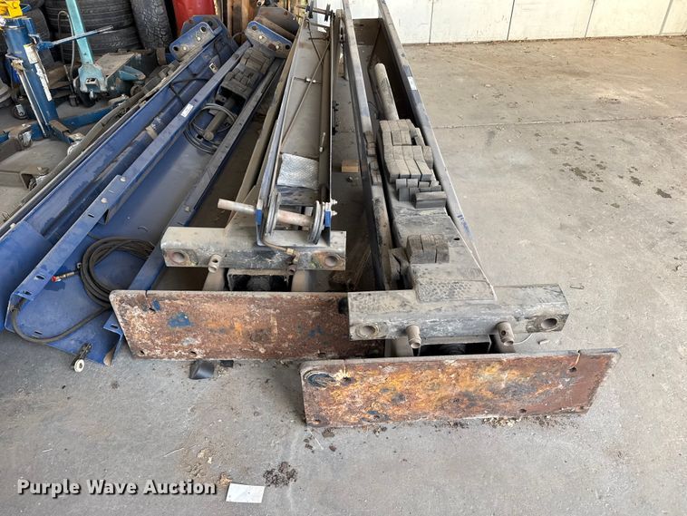 image for item FB6826 Challenger automotive lift