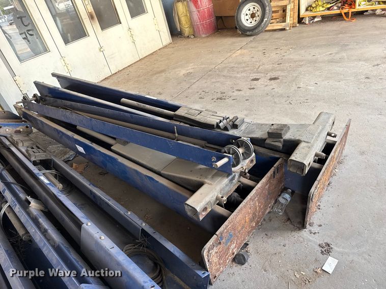 image for item FB6826 Challenger automotive lift
