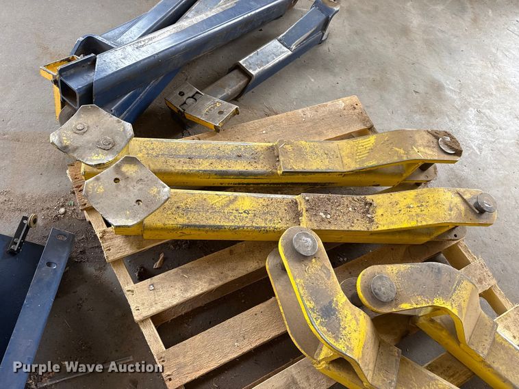 image for item FB6826 Challenger automotive lift