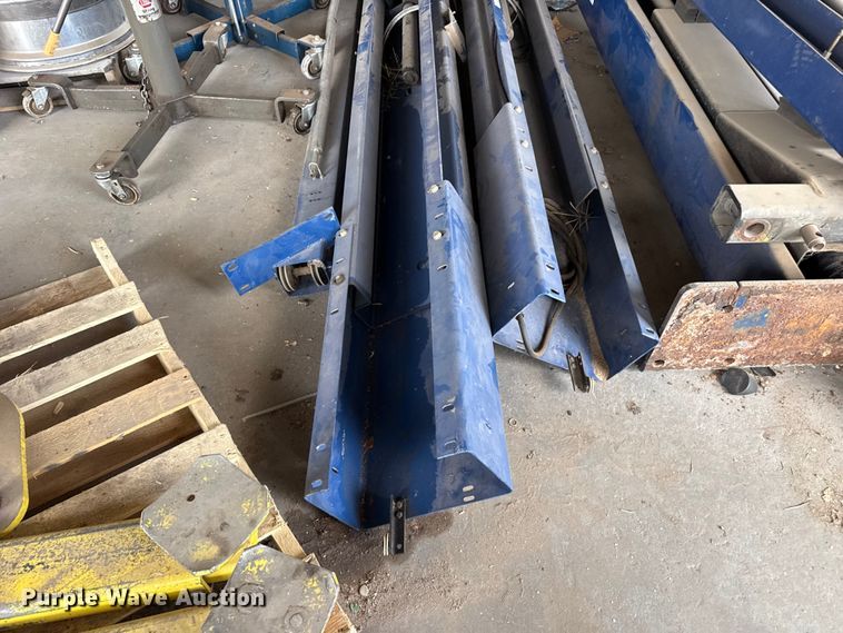 image for item FB6827 Rotary automotive lift