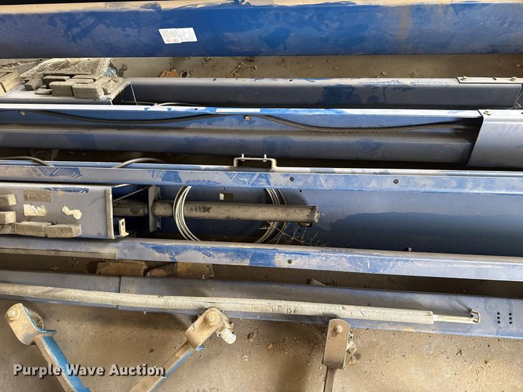 image for item FB6827 Rotary automotive lift