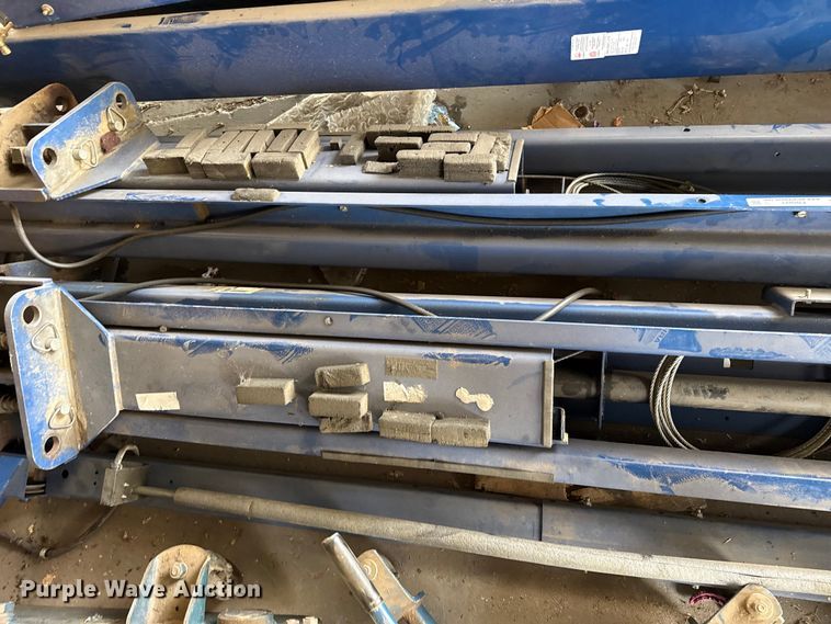 image for item FB6827 Rotary automotive lift