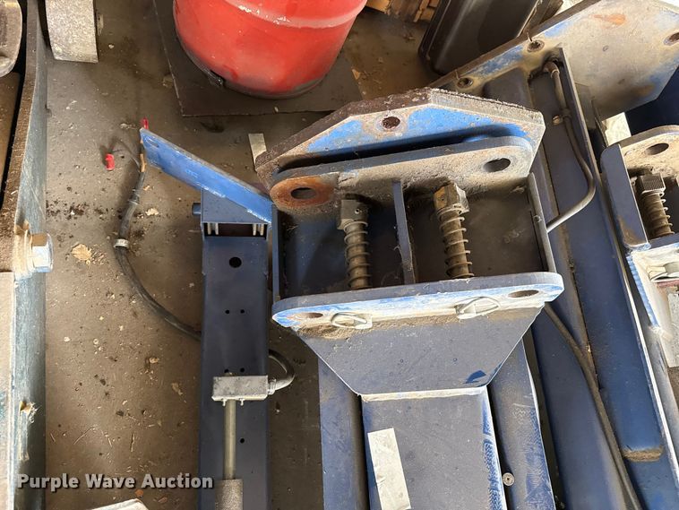 image for item FB6827 Rotary automotive lift