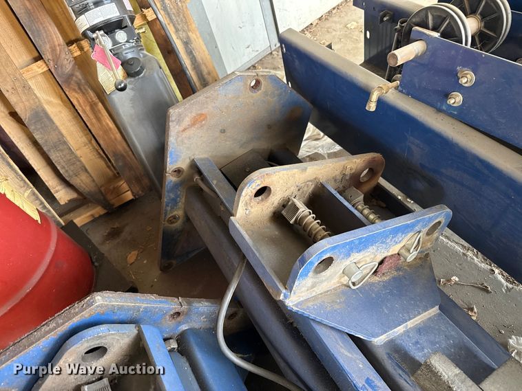 image for item FB6827 Rotary automotive lift