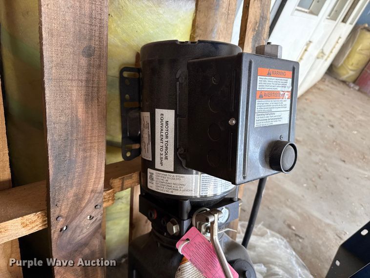 image for item FB6827 Rotary automotive lift