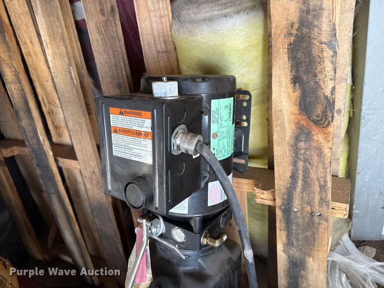 image for item FB6827 Rotary automotive lift