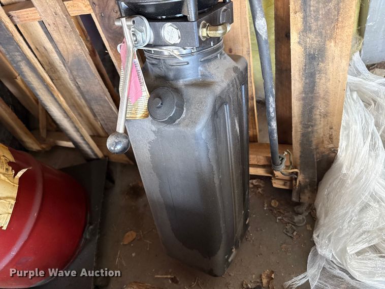 image for item FB6827 Rotary automotive lift