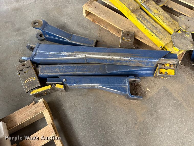 image for item FB6827 Rotary automotive lift