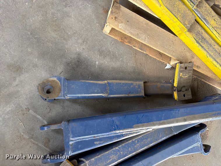 image for item FB6827 Rotary automotive lift