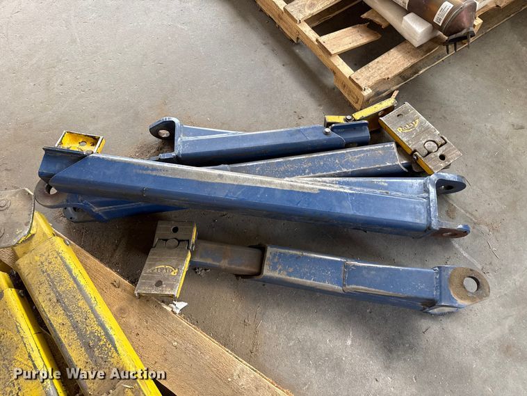 image for item FB6827 Rotary automotive lift