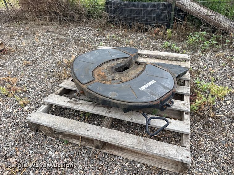 Holland fifth wheel plate