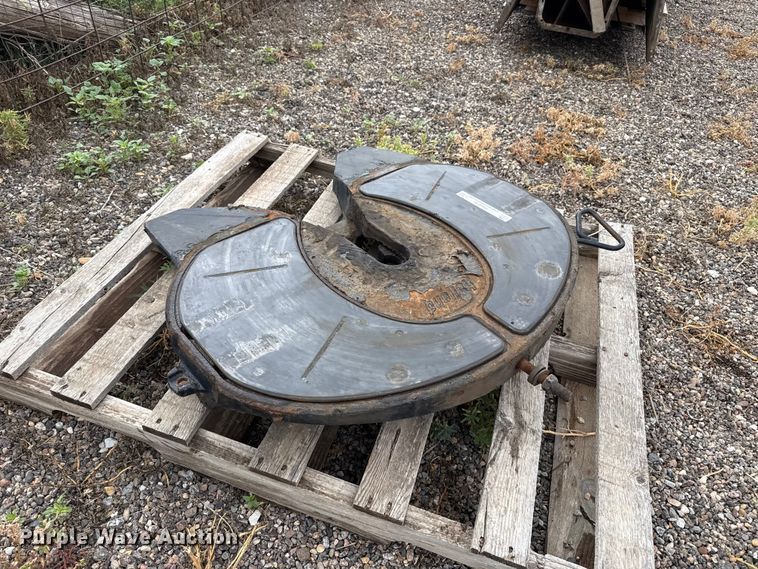 image for item FB6830 Holland fifth wheel plate