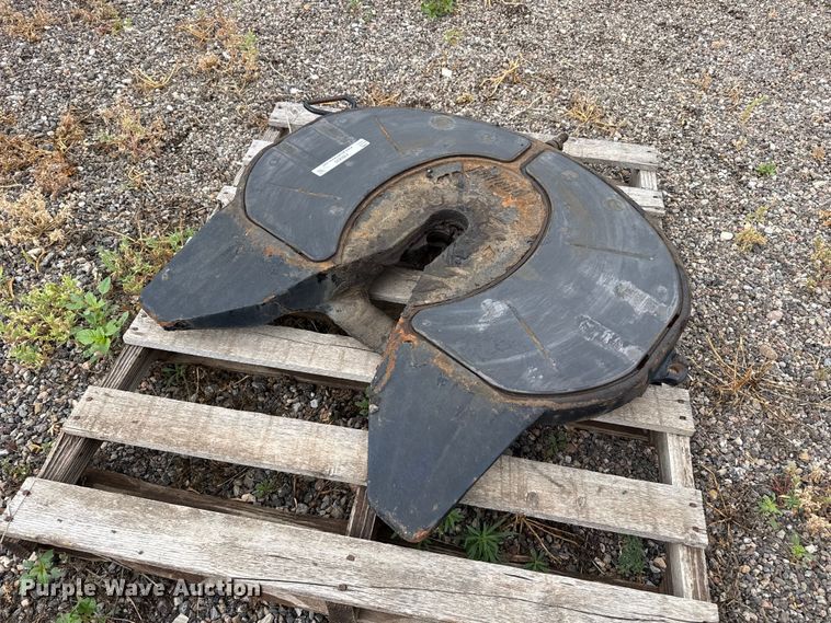 image for item FB6830 Holland fifth wheel plate