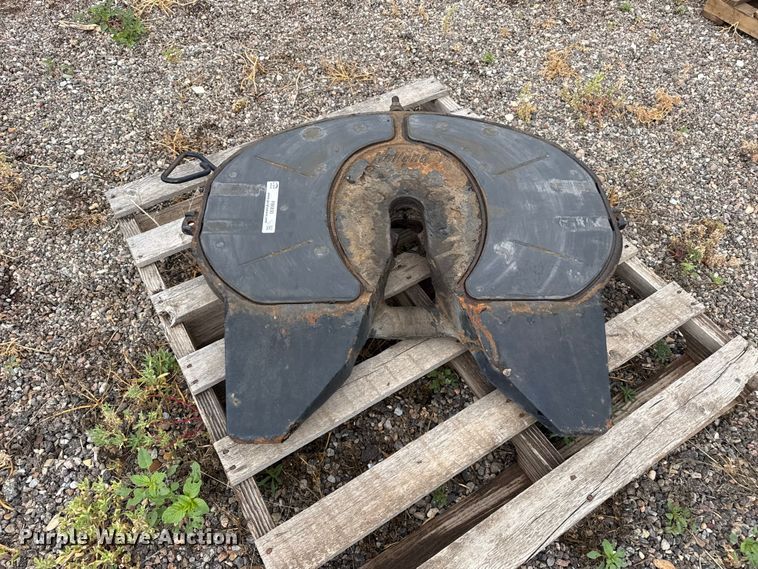 image for item FB6830 Holland fifth wheel plate