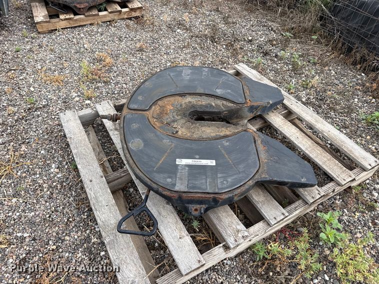 image for item FB6830 Holland fifth wheel plate